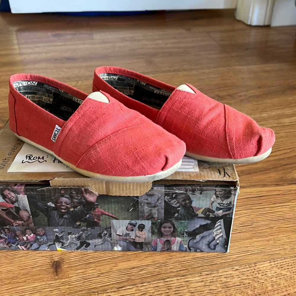 TOMS classics coral womens 8.5 shoes